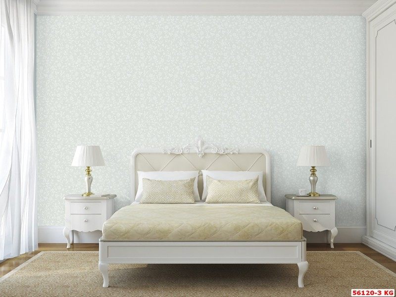 Giấy dán tường mang lại vẻ đẹp đến phòng ngủ với gam màu xanh nhẹ nhàng và sắc màu tươi mới.